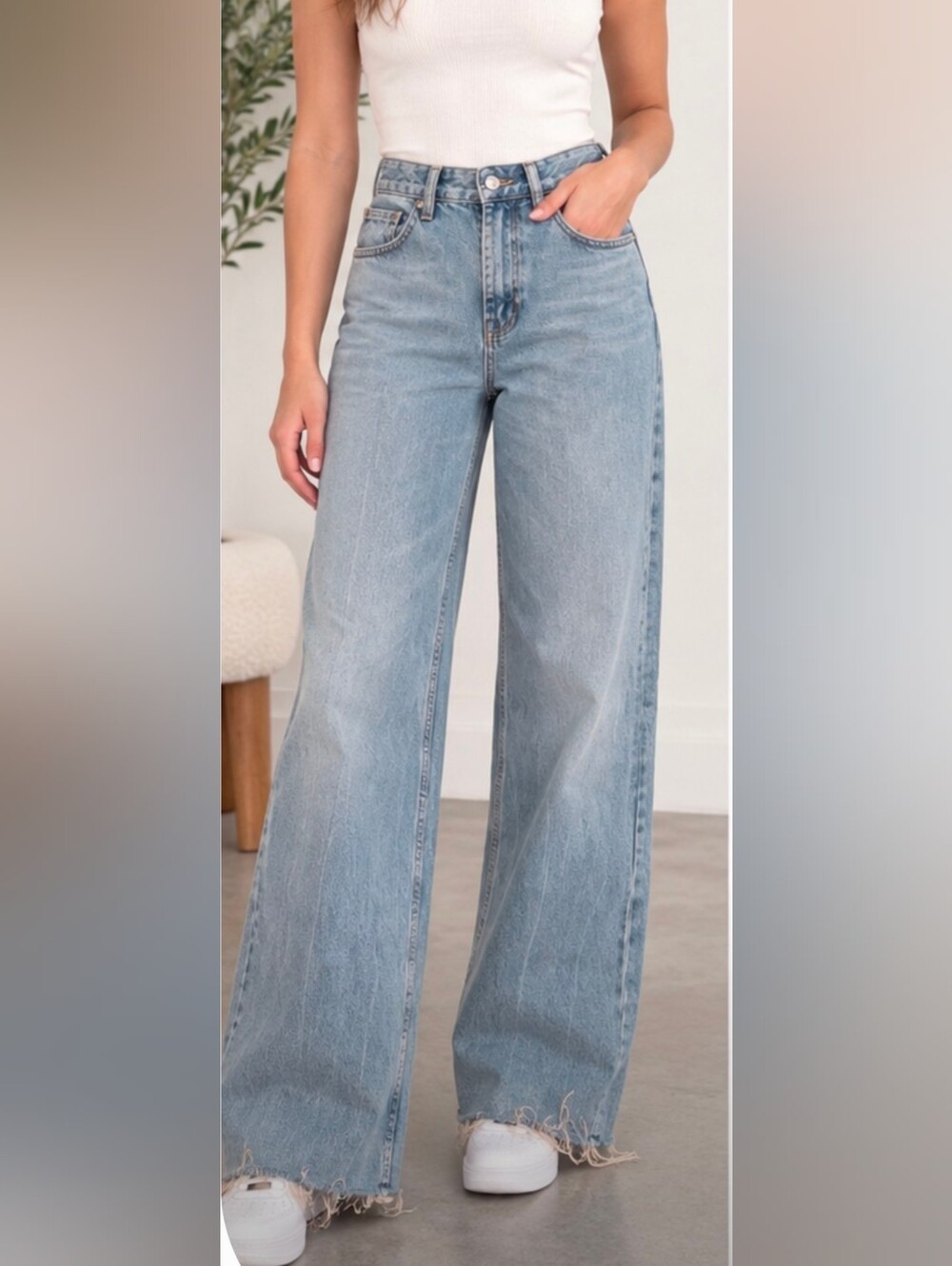 ZARA TRF Light Wash High Rise Wide Leg Jeans Raw Hem Size 0 EUR 32